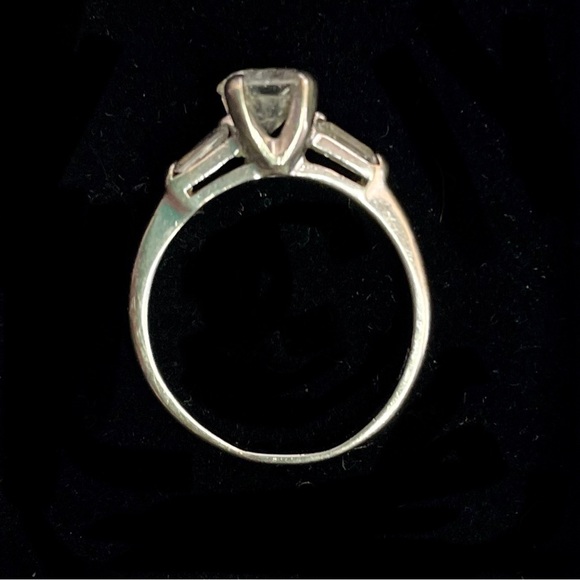14K White Gold Ring - Picture 3 of 5